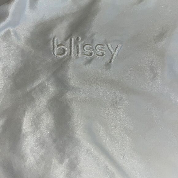 Blissy White Mulberry Silk Pillowcase size Standard with zipper NWT in box - Picture 5 of 7